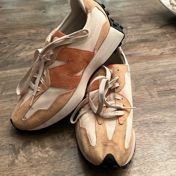 New Balance 327 Men size 9 - Picture 2 of 5